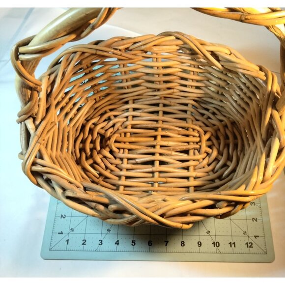 Wicker Rattan Oval Basket Handwoven Natural Sturdy Handle Farmhouse Cottage - Picture 4 of 7